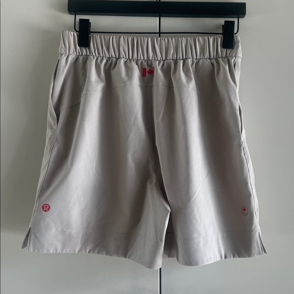Lululemon Team Canada WovenAir High-Rise Short
6" COC Logo EUC